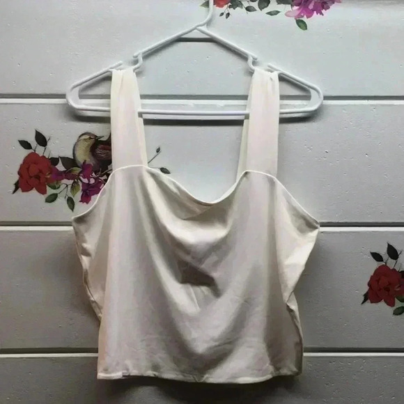 Women’s top size XL And now this - Picture 2 of 3